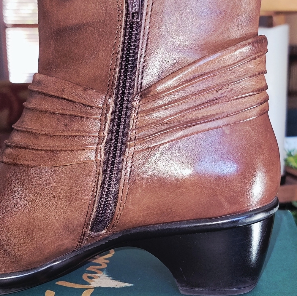 Clarks Bendables Brown Leather Ankle Booties Sz 7 Comfort Shoes - Picture 10 of 16
